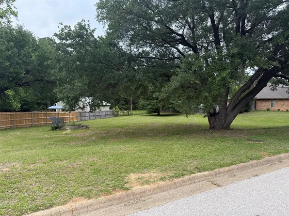 3303 Bogota St, Athens, TX 75752