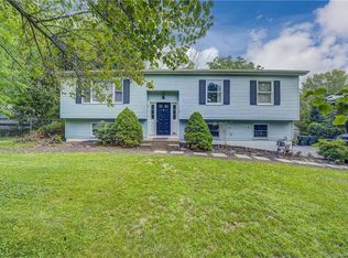 7 Vermont Dr, Newburgh, NY 12550