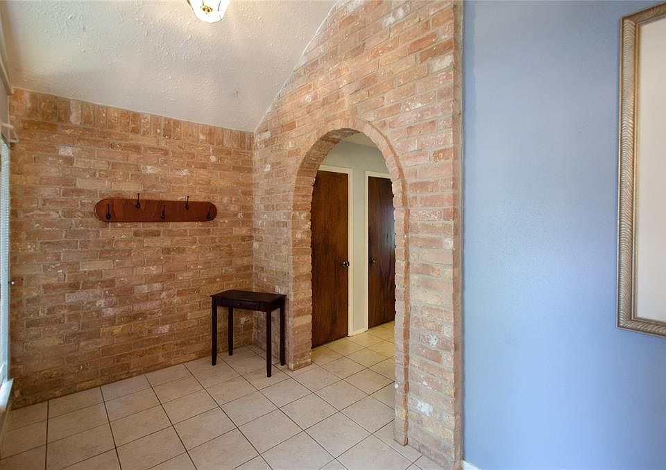 1st image of 13558 Brook Hollow Dr