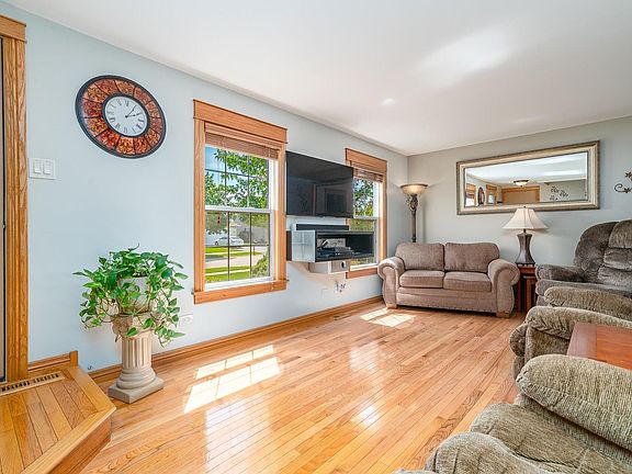 3rd image of 4709 Bluejay Ln
