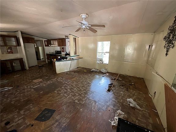 4th image of 220 Oak St