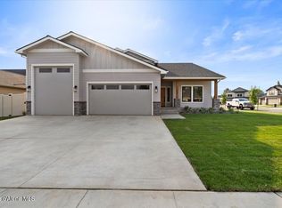 9262 N Secretariat Ln, Hayden, ID 83835