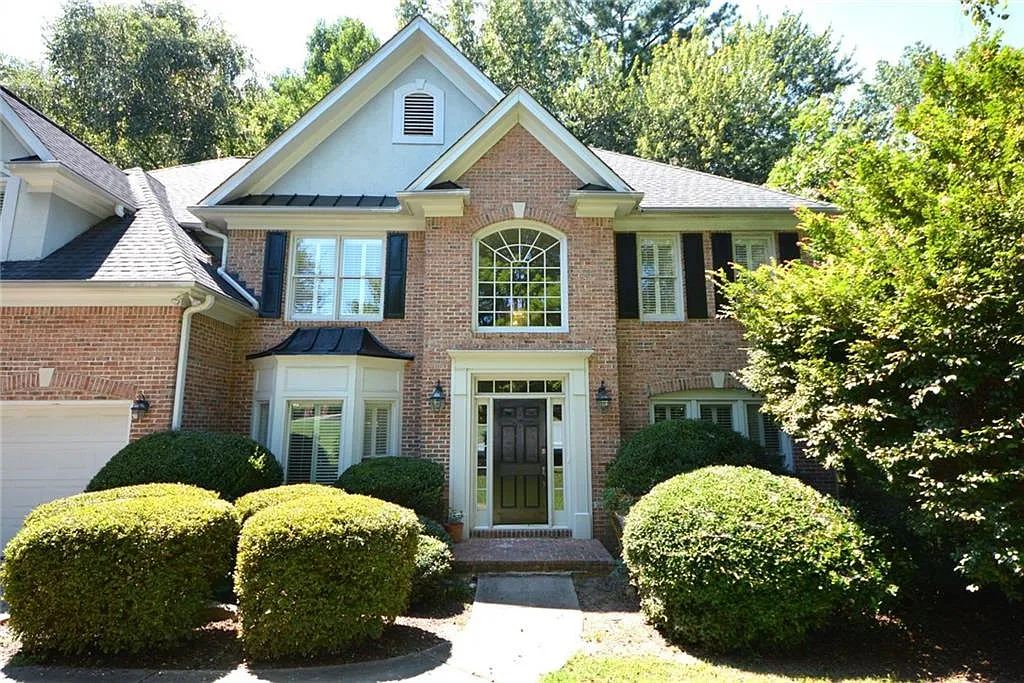 6 bed, 5.0 bath, 4519 sqft, $4,295 — Photo 3