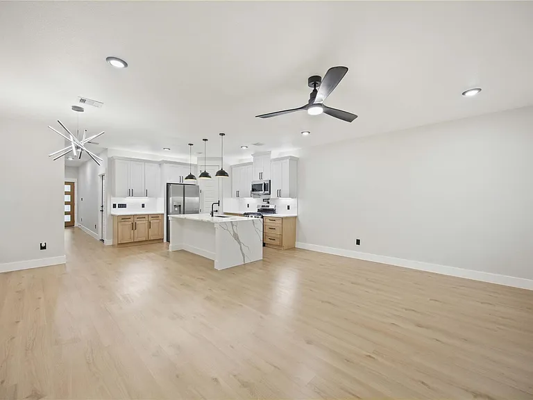 8013 Moon Beam St #B — Photo 5