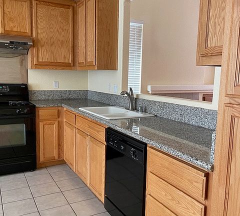 4th image of 8121 Powell Dr