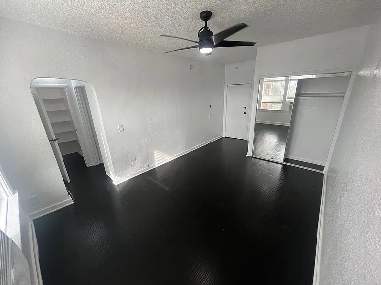 Wilton Way Apartments — Photo 23