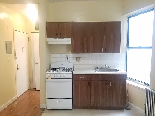 Rented by Alma Realty Corp. | media 8