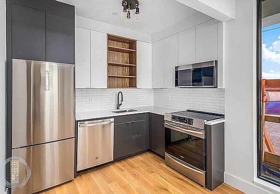 4th image of 503 Evergreen Ave #2L
