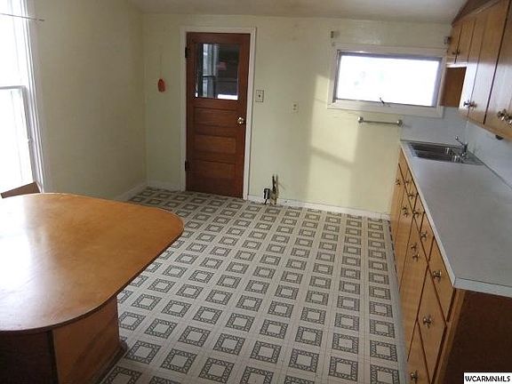 5th image of 315 E 2nd St
