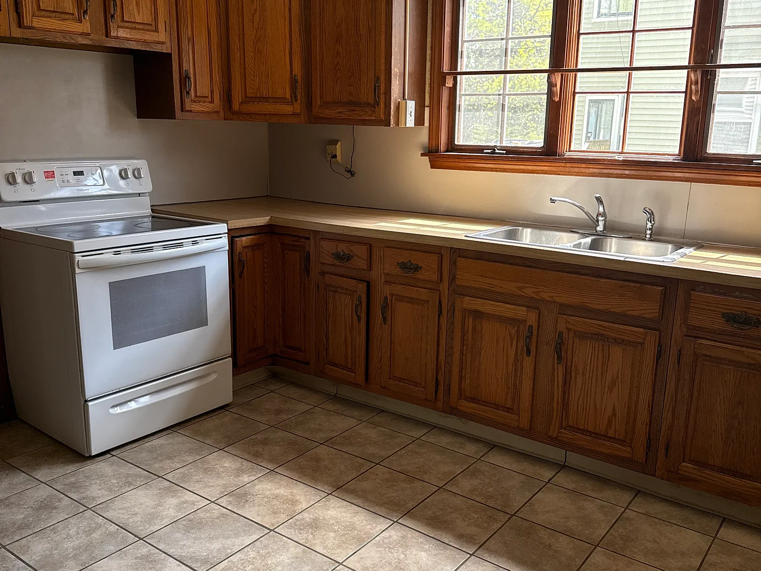 35 Burncoat St — Photo 4