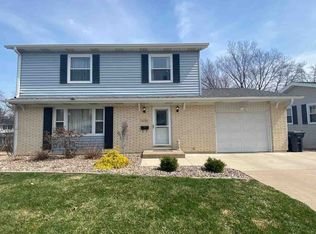 2174 Graham Cir, Dubuque, IA 52002