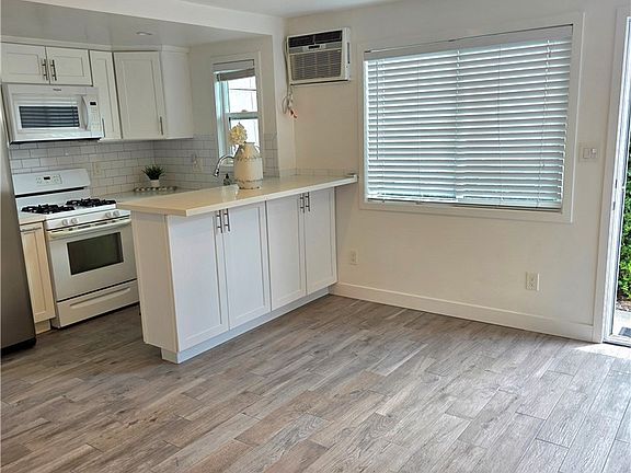 2nd image of 8222 1/2 Manzanar Ave