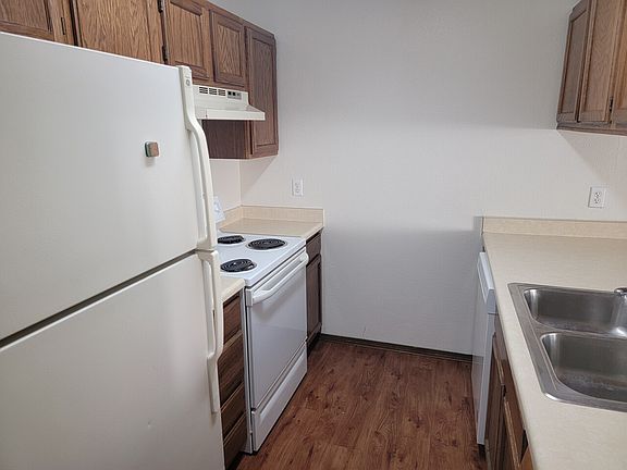 2nd image of 5521 Windflower Cir #B