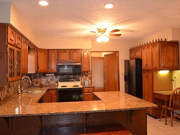 5th image of 9736 Circle Dr