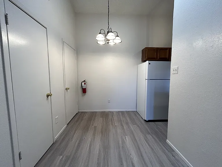 125 N Troy Ave #A — Photo 4