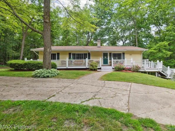 10071 Denton Hill Rd, Fenton, MI 48430