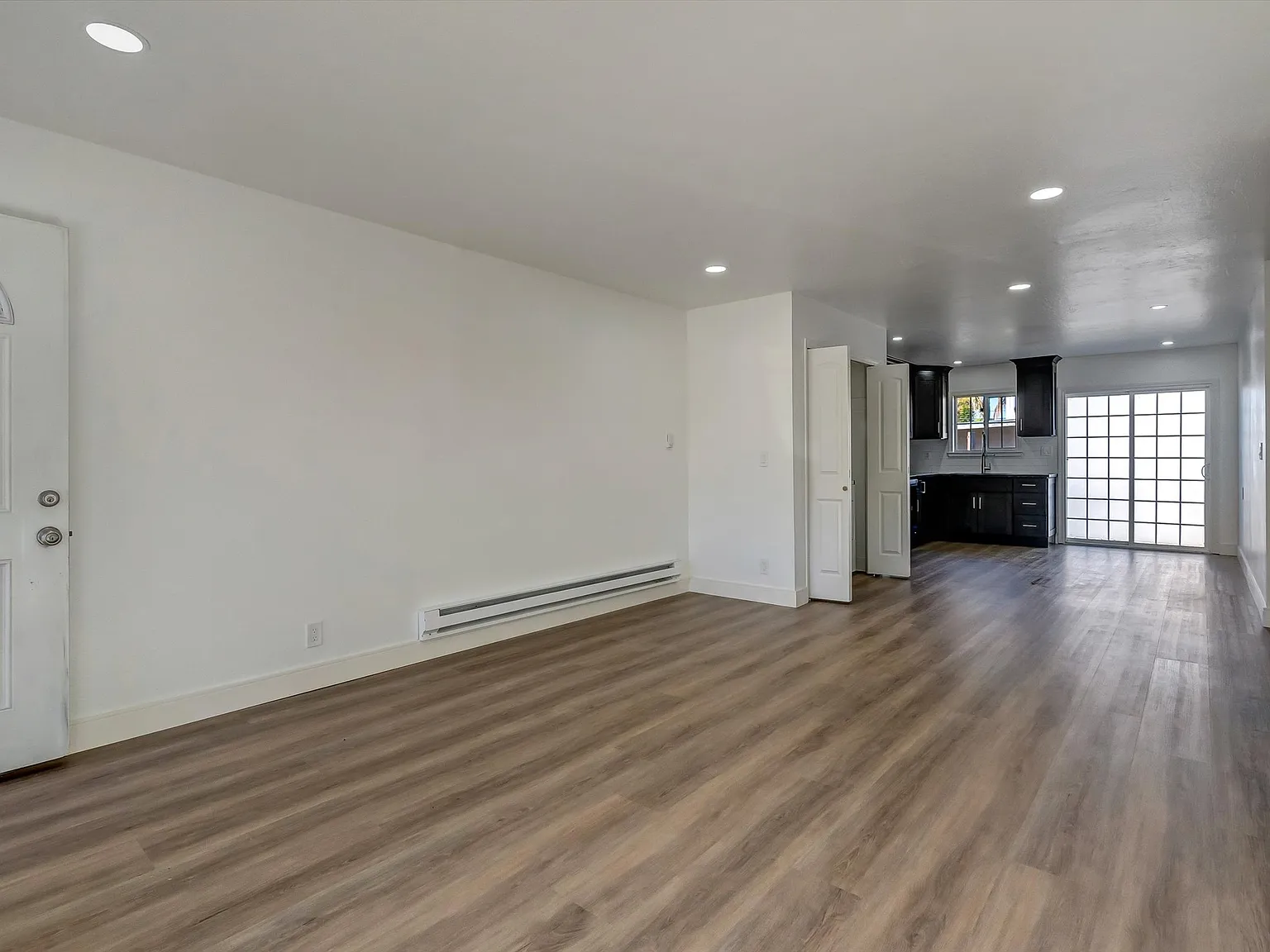 562 Simon Street - 568 — Photo 3