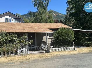 1481 Fruitdale Dr, Grants Pass, OR 97527
