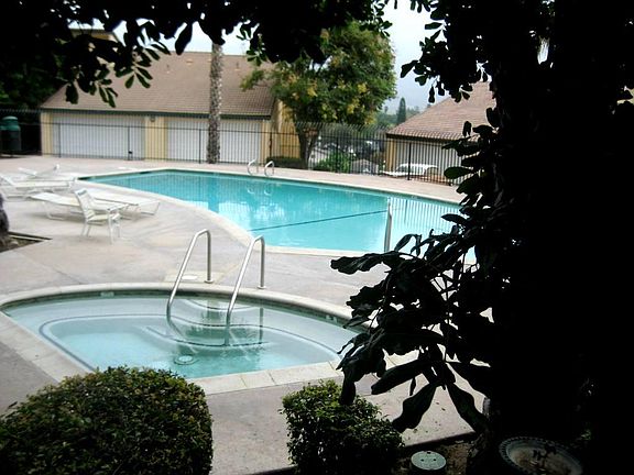 5th image of 203 Arundell Cir