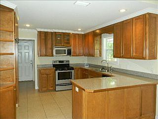 4th image of 405 E Stanfill St