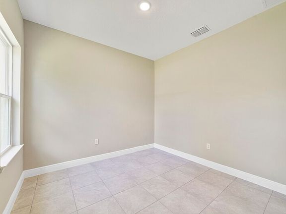 4th image of 2117 W Swanson Dr