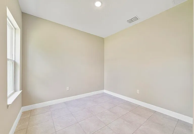 2117 W Swanson Dr — Photo 4