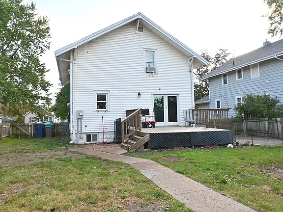 2nd image of 305 E 10th St