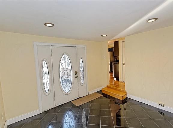 3rd image of 27 Sheldon Dr