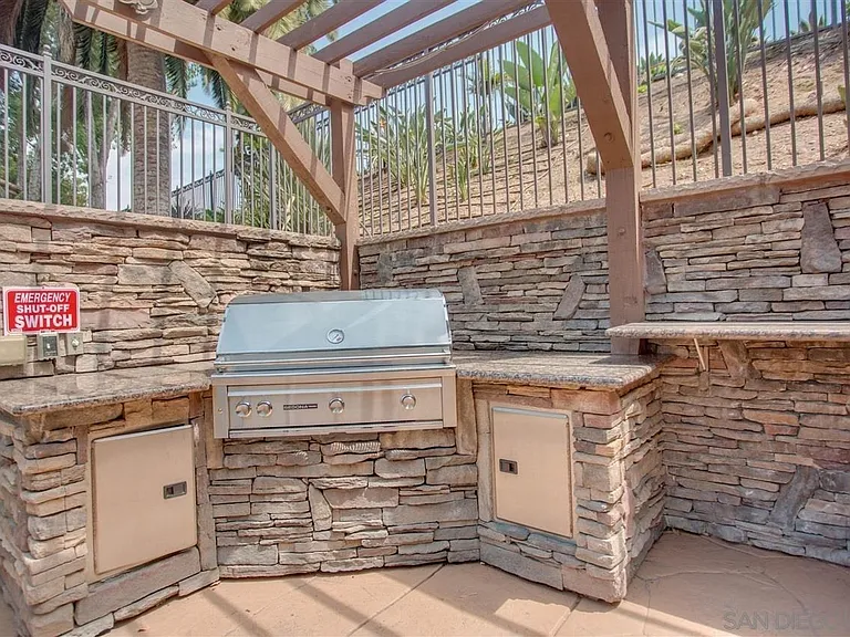 Community gas grill