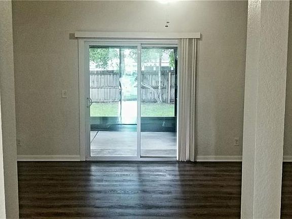 3rd image of 4403 Willowrun Ln