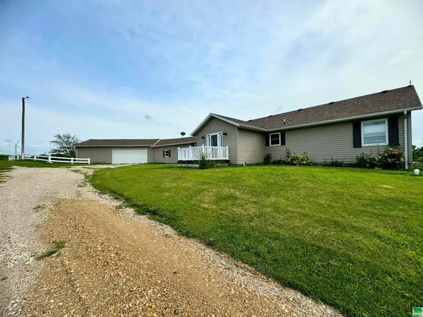 330 460th St, Peterson, IA 51047