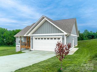 21 Hightop View Trl, Candler, NC 28715