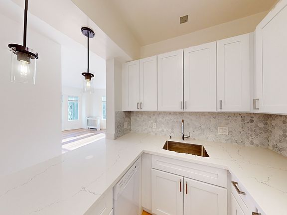 5th image of 810 Eddy St #302