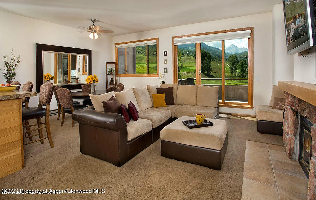 2 bed, 1078 sqft, $6,200 — Photo 1