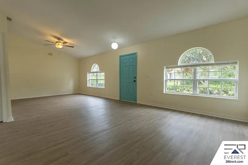 4 bed, 2.0 bath, 2932 sqft, $2,050 — Photo 4