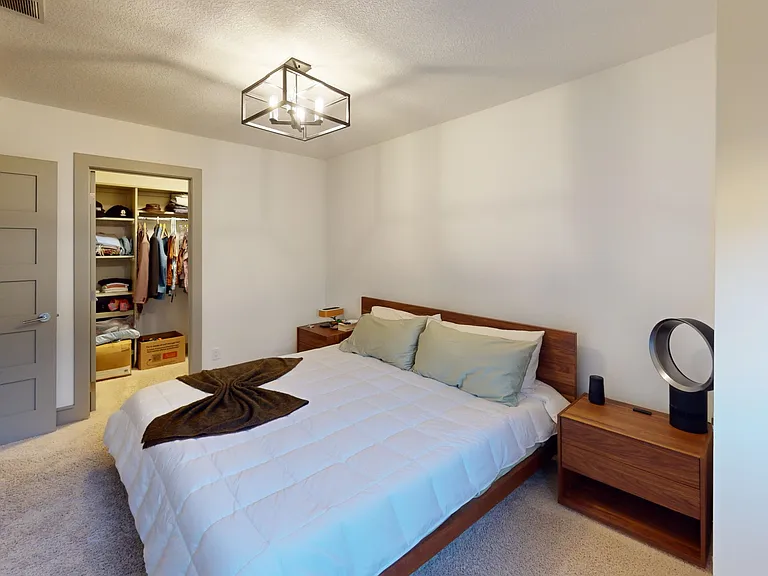 550 19th Ave SW — Photo 13
