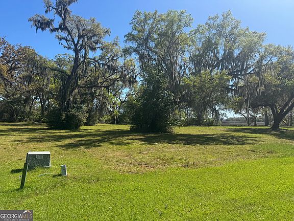 3rd image of 38 Coopers Point Dr NE