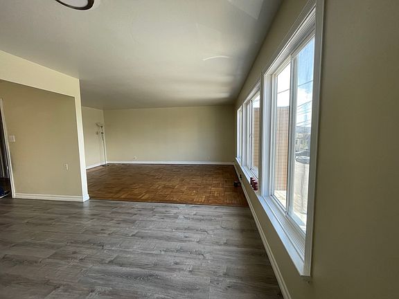 3rd image of 125 Prague St