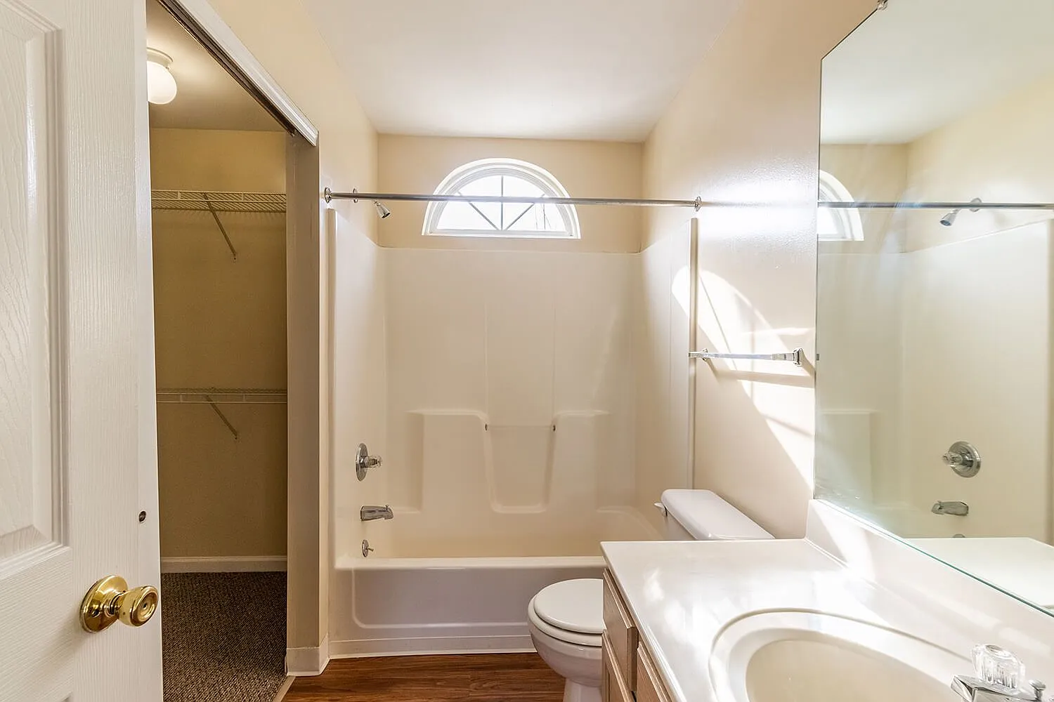 Ashworth Woods Apartments — Photo 2