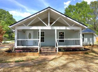 32 Richards Rd, White, GA 30184