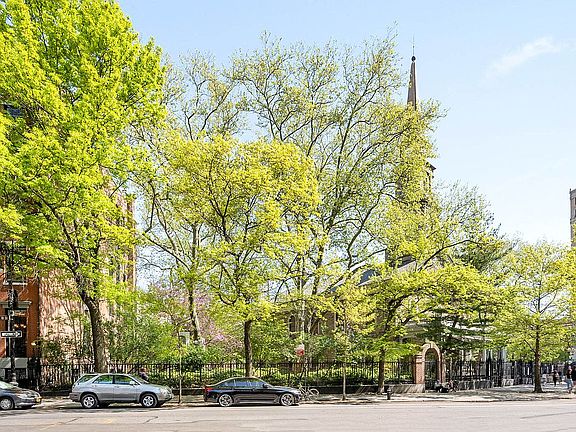 2nd image of 44 Stuyvesant St