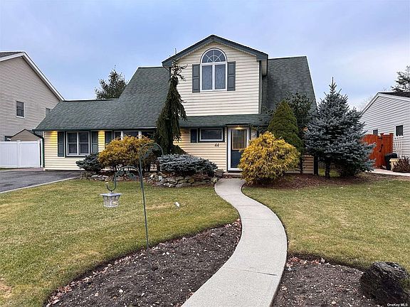 3rd image of 44 Arbor Ln