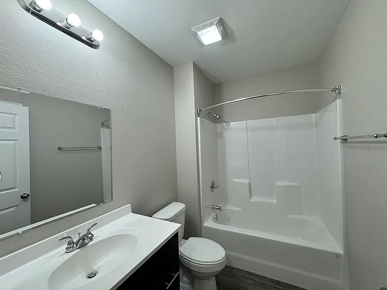 Creekside Apartments — Photo 66