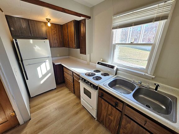 5th image of 720 4th St SW