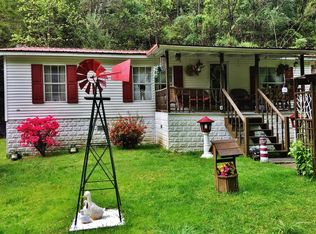 304 McCoy Holw, Raccoon, KY 41557