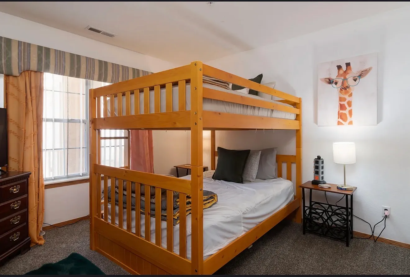 2 bed, 1380 sqft, $1,900 — Photo 2