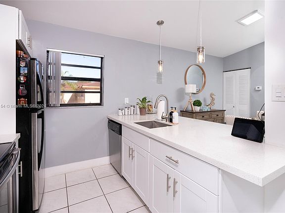 5th image of 18216 Mediterranean Blvd #5-19