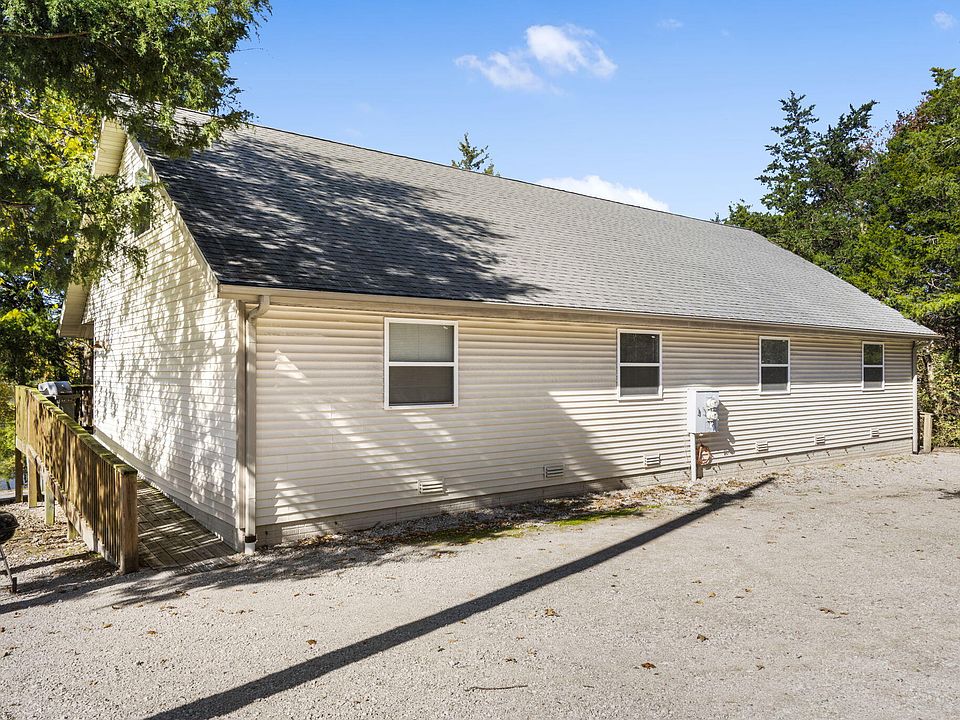 1st image of 425 Eagle Drive