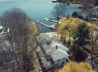 19 Lakeland Dr, Hopatcong, NJ 07843