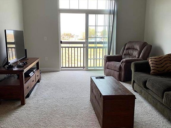 3rd image of 140 Town Square Cir Unit 301